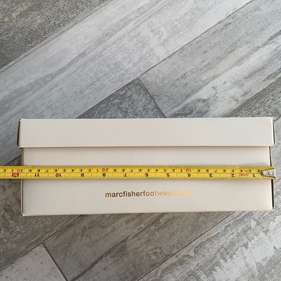 Marc Fisher Gift Wrap Packaging Shoe Box Storage - Picture 8 of 12